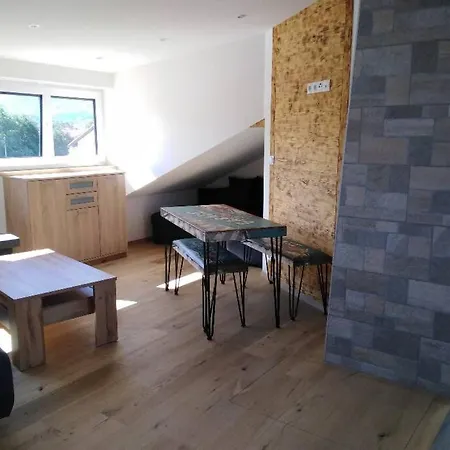 Komplette Dachwohnung Mit Balkon Und Bergblick Зонтхофен