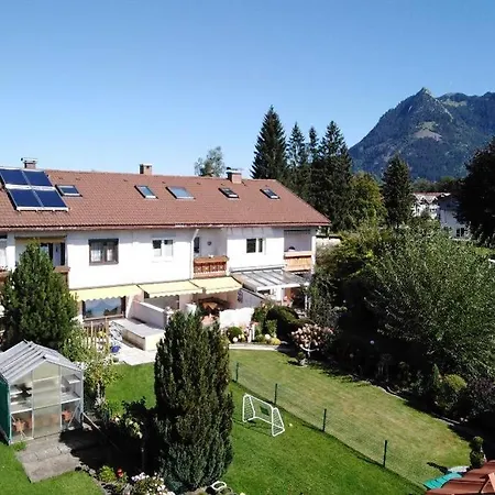Komplette Dachwohnung Mit Balkon Und Bergblick *