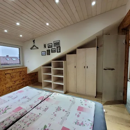 Appartement Komplette Dachwohnung Mit Balkon Und Bergblick *