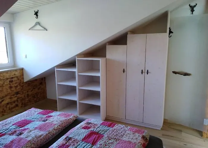 Komplette Dachwohnung Mit Balkon Und Bergblick זונטהופן