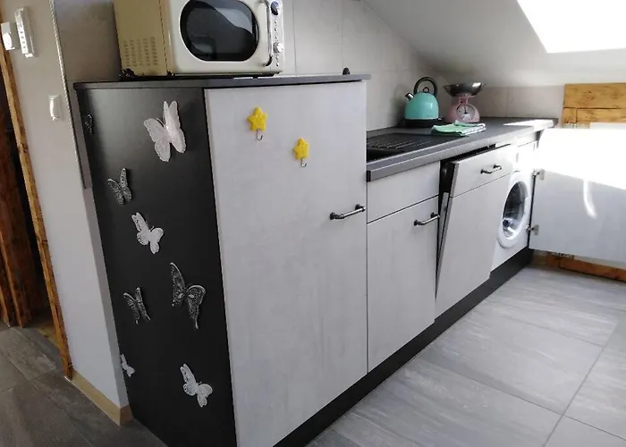 דירה Komplette Dachwohnung Mit Balkon Und Bergblick *