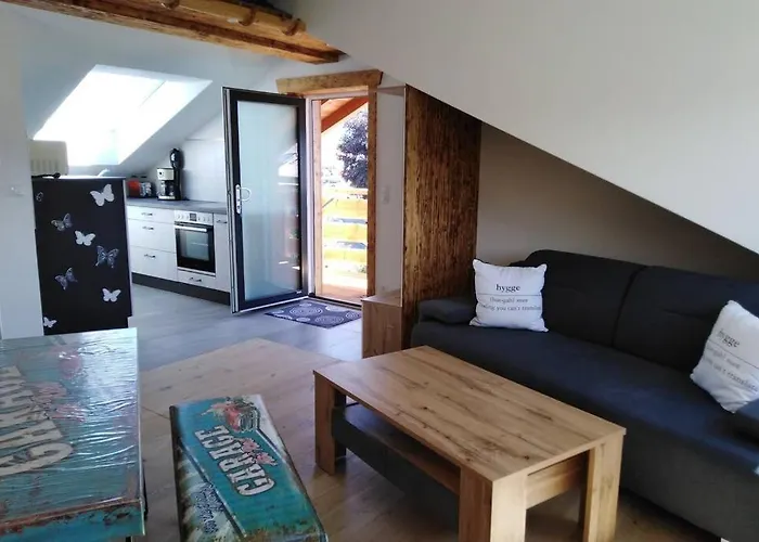 Komplette Dachwohnung Mit Balkon Und Bergblick זונטהופן