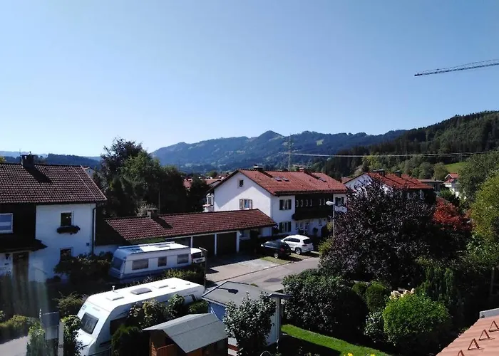 Komplette Dachwohnung Mit Balkon Und Bergblick דירה *