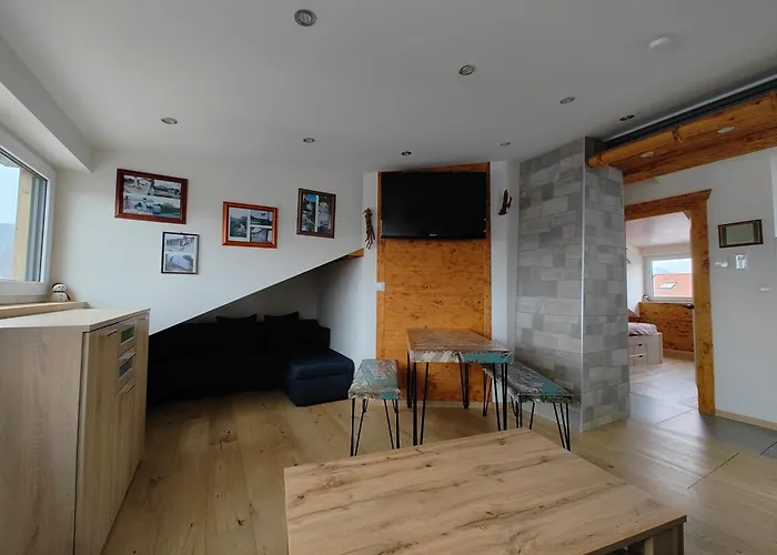Komplette Dachwohnung Mit Balkon Und Bergblick דירה זונטהופן